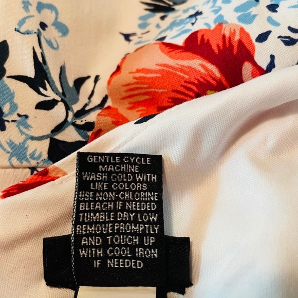 Torrid Floral Sateen Peplum Top - Picture 8 of 9